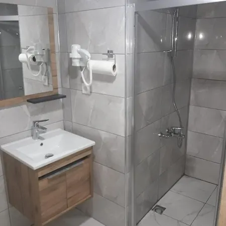 Last Point Sueit Aparthotel *